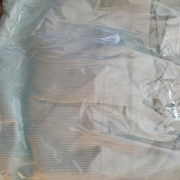 Boutique Mint green puffy sleeve ruffled neck tie button Long sleeve shirt 6/7 - Picture 2 of 2